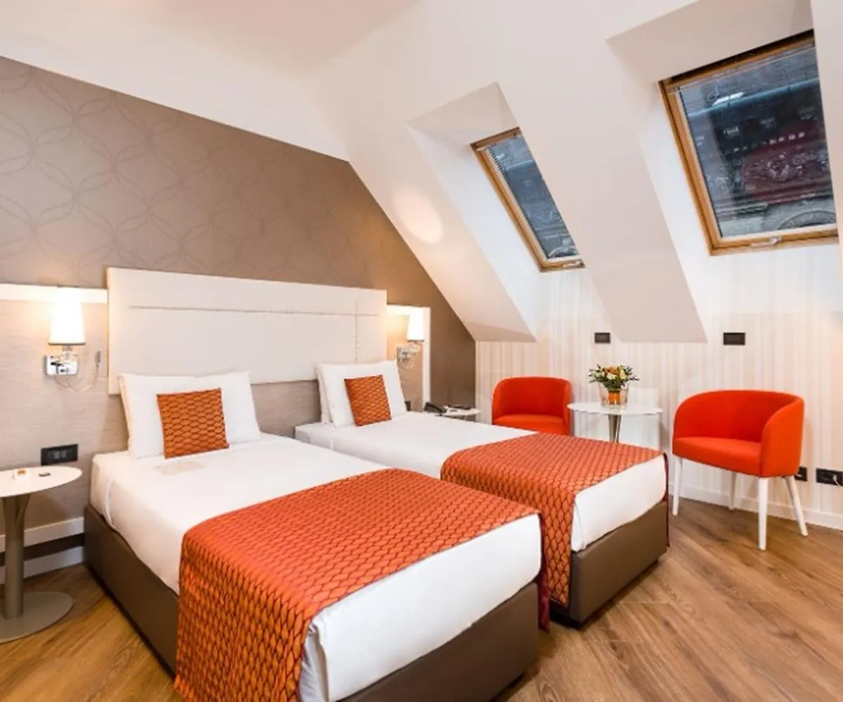 Ikonik Parlament Hotel Budapest 4*,