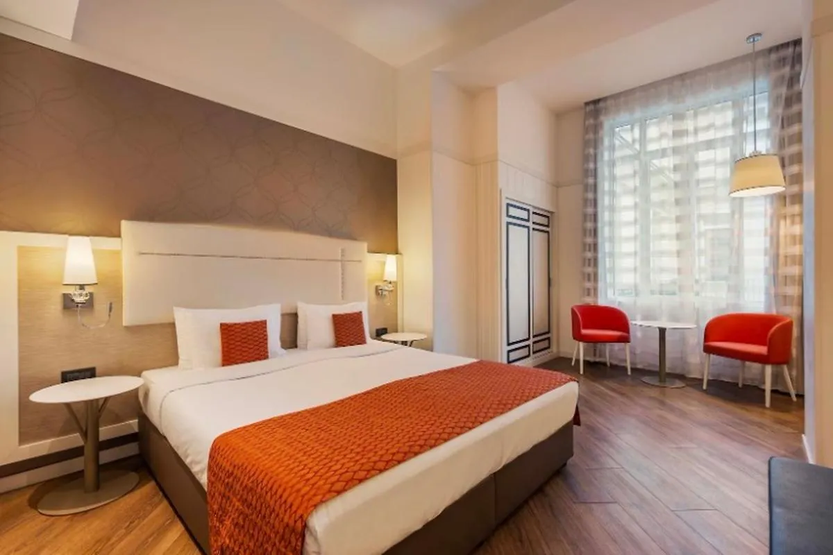 ****  Ikonik Parlament Hotel Budapest Hungary