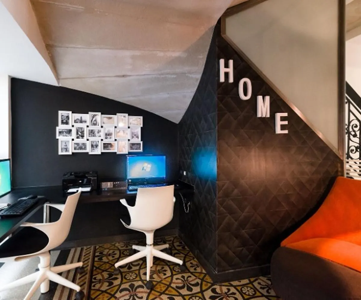 ****  Ikonik Parlament Hotel Budapest Hungary