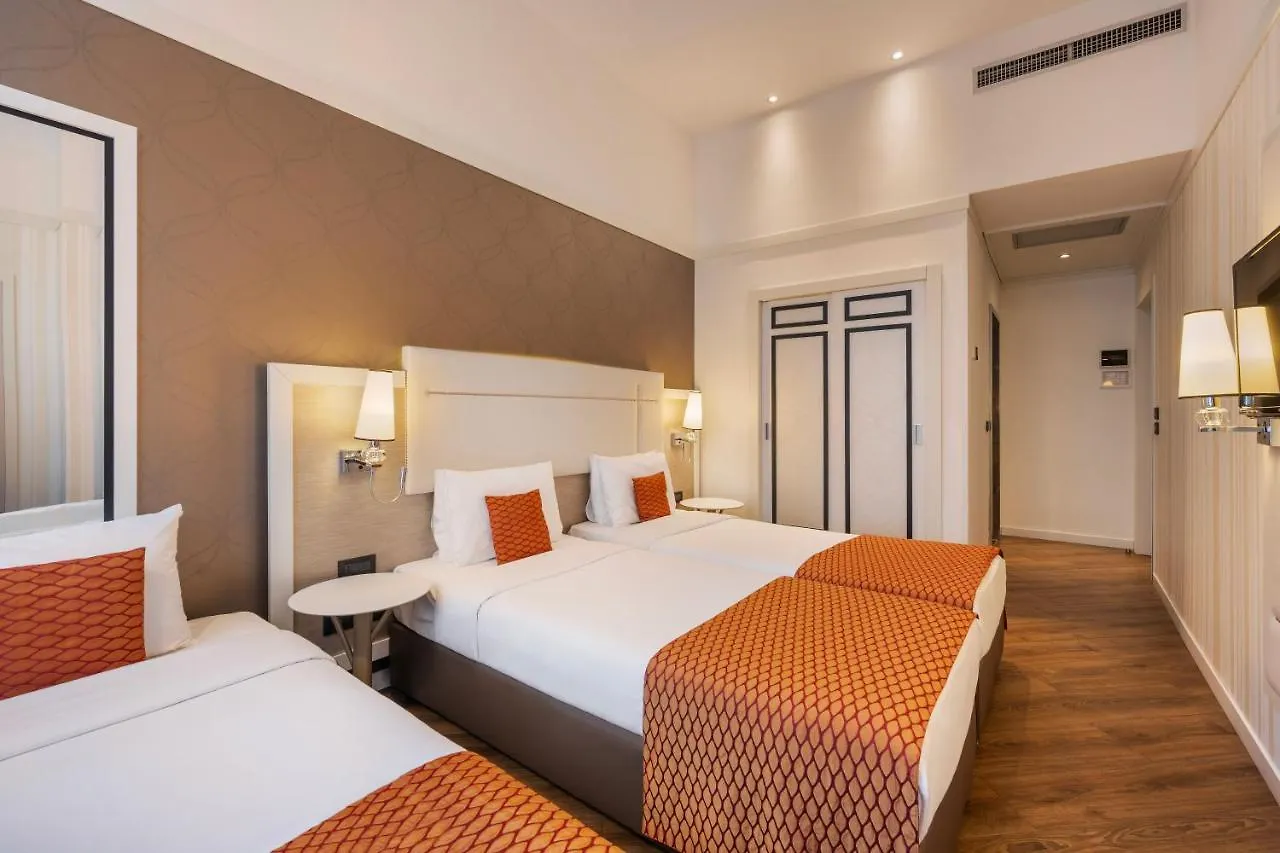 ****  Ikonik Parlament Hotel Budapest Hungary
