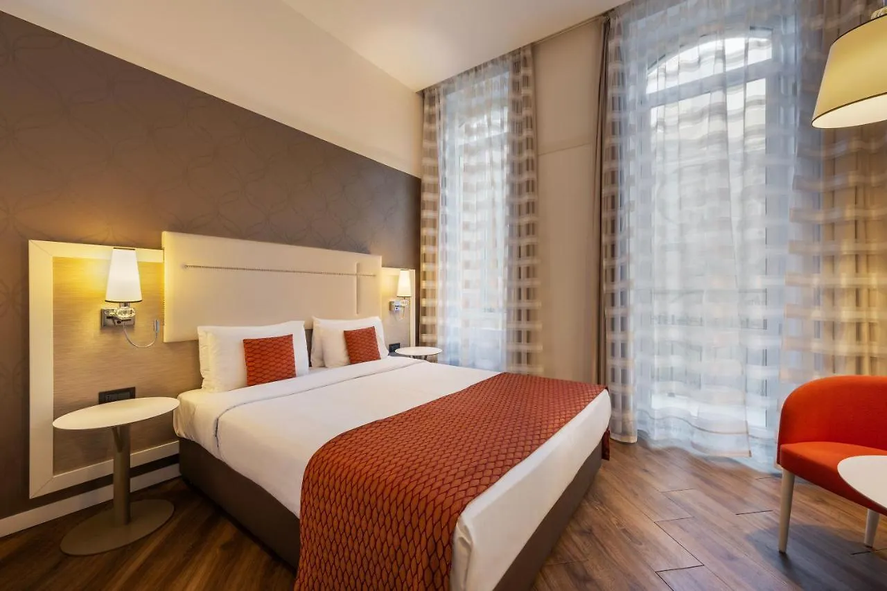 Ikonik Parlament Hotel Budapest Hungary